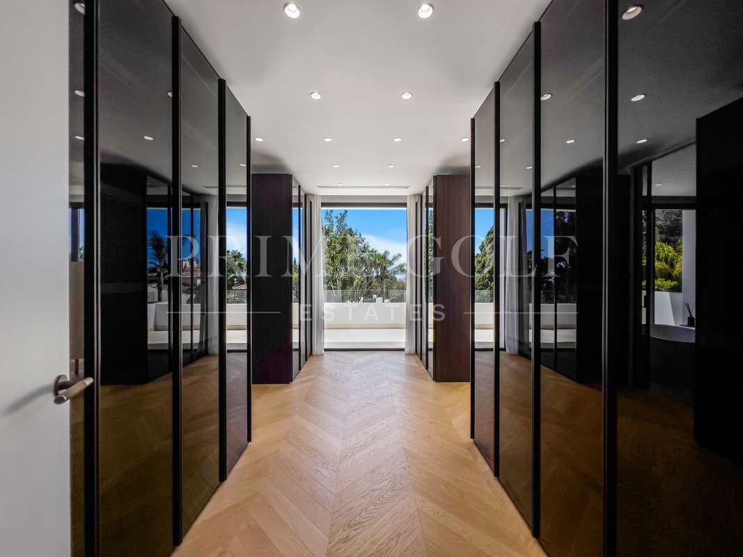 7 bed Villa For Sale in Marbella, Malaga - thumb 8