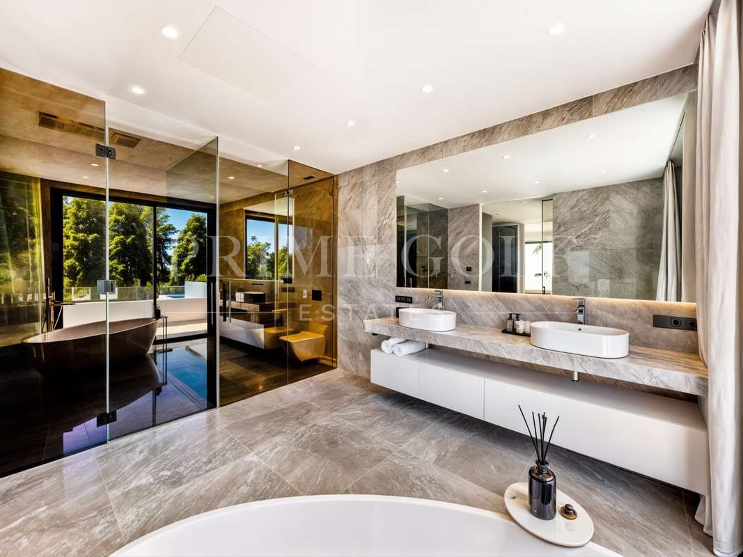 7 bed Villa For Sale in Marbella, Malaga - thumb 19