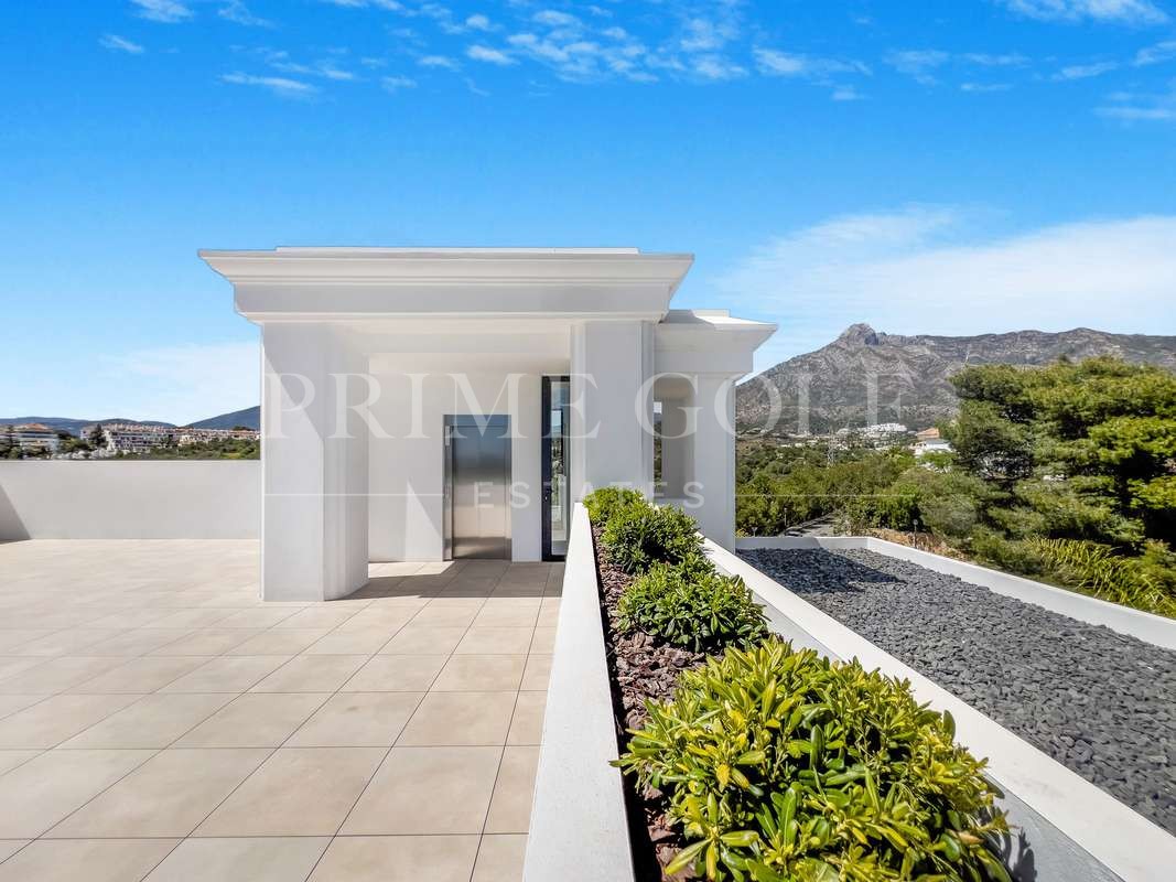 7 bed Villa For Sale in Marbella, Malaga - thumb 24