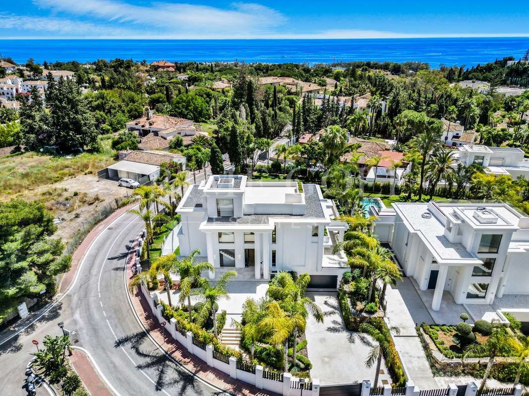 7 bed Villa For Sale in Marbella, Malaga - thumb 32