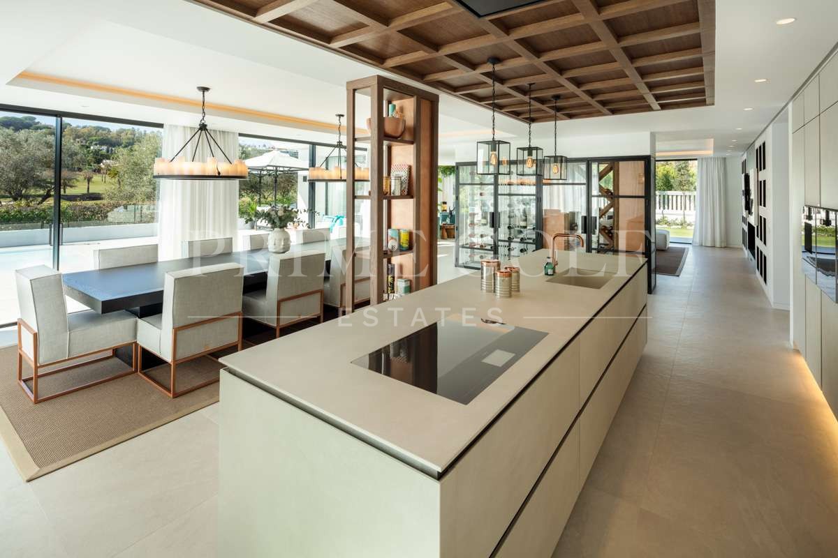 5 bed Villa For Sale in Marbella, Malaga - thumb 2