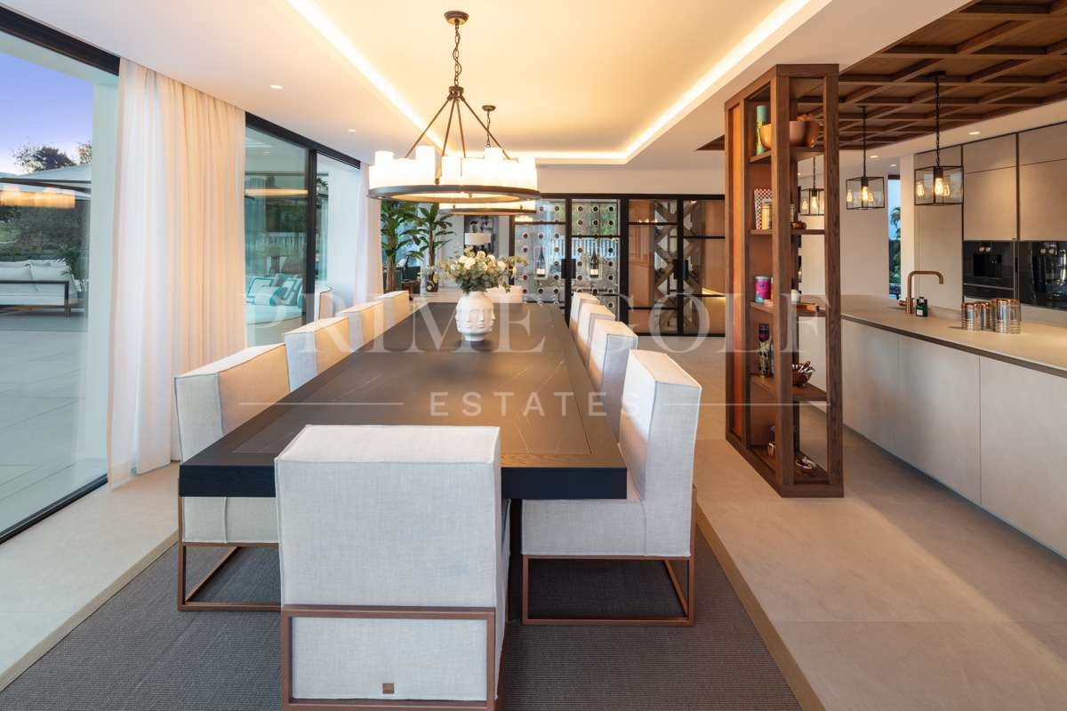5 bed Villa For Sale in Marbella, Malaga - thumb 4