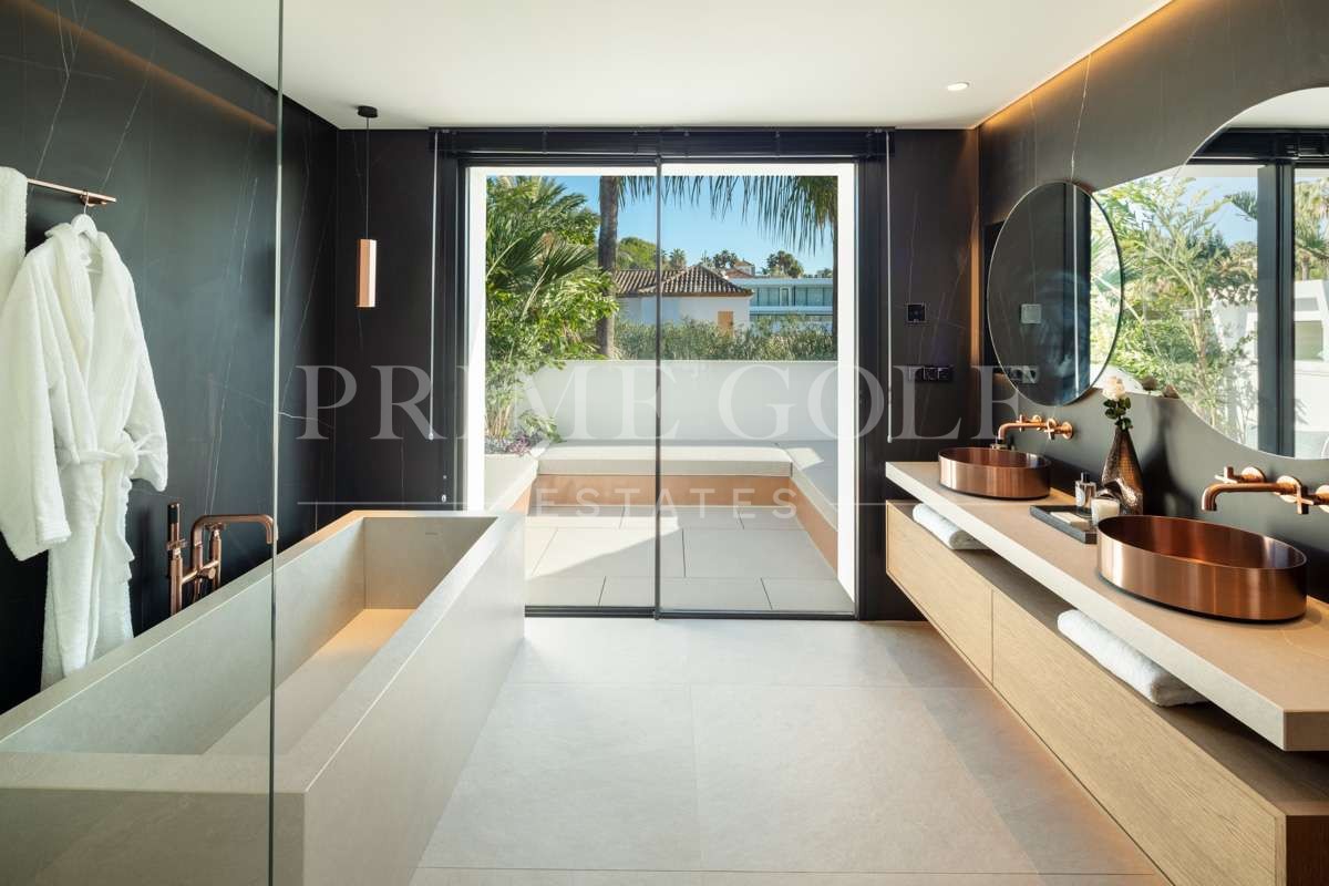 5 bed Villa For Sale in Marbella, Malaga - thumb 17