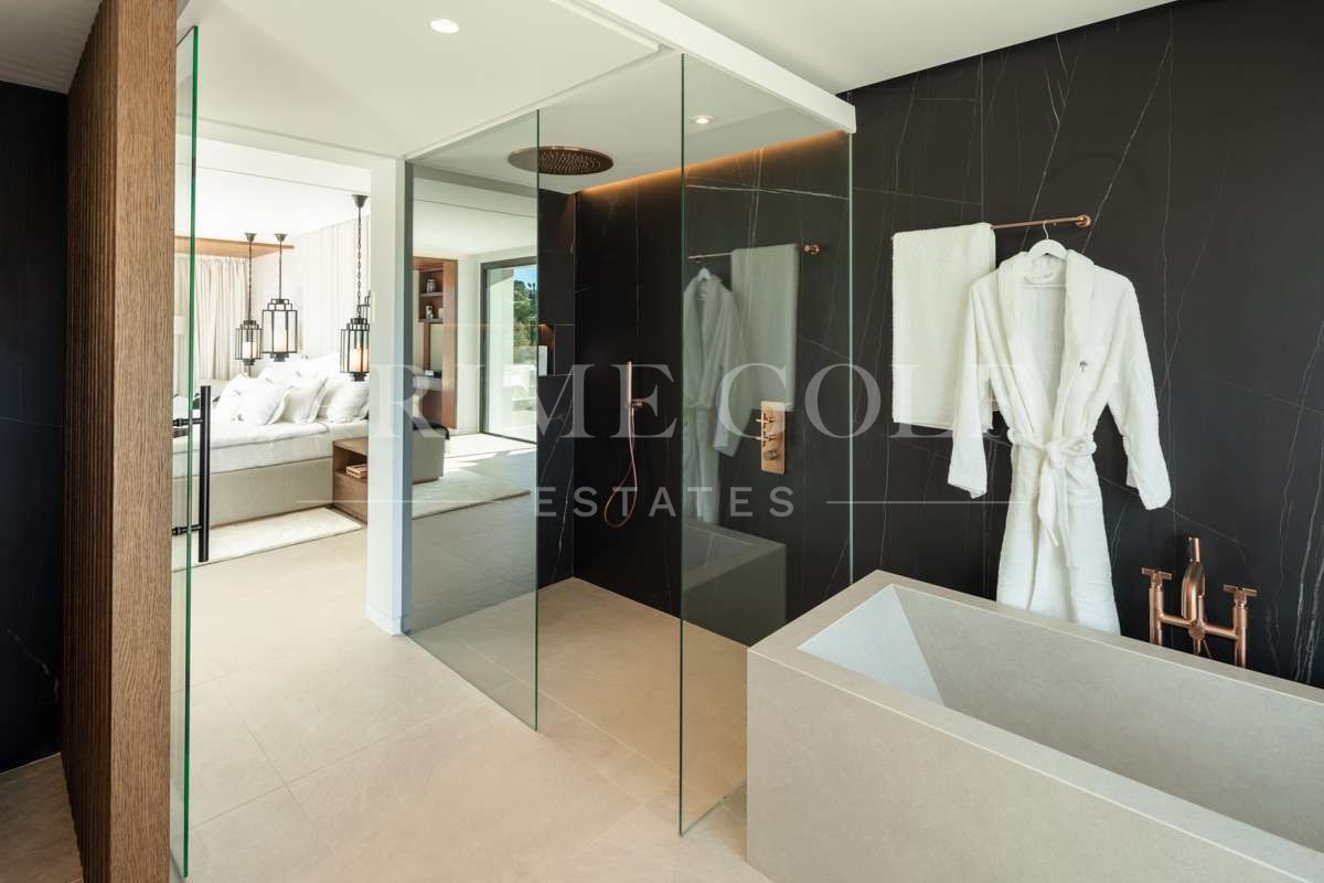 5 bed Villa For Sale in Marbella, Malaga - thumb 18