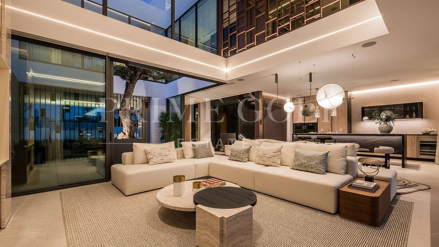 4 bed Villa For Sale in Marbella, Malaga - thumb 1