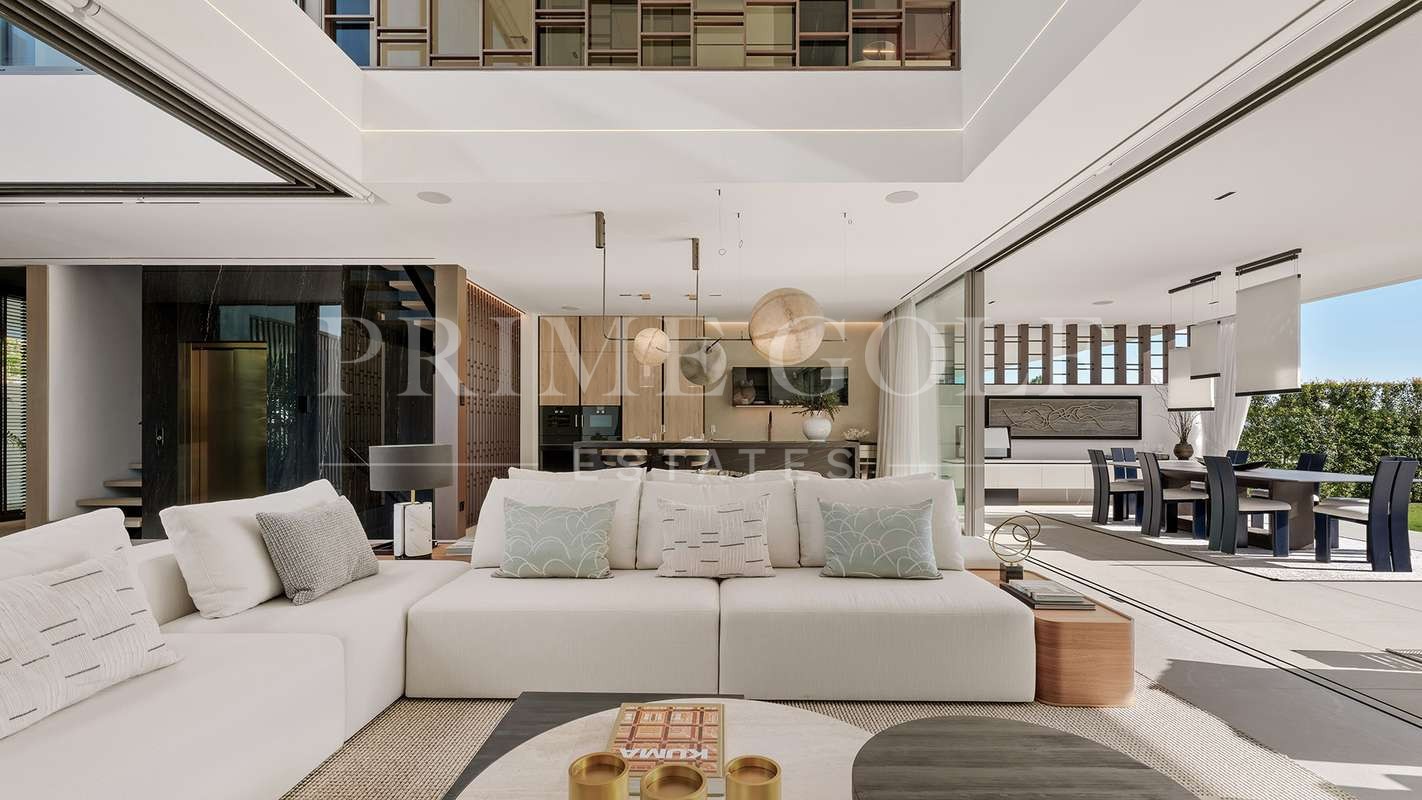 4 bed Villa For Sale in Marbella, Malaga - thumb 8