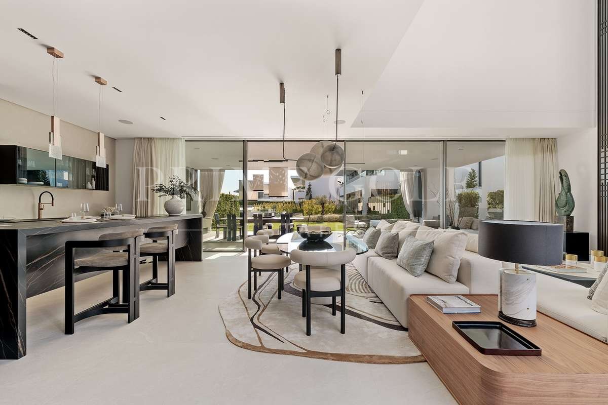 4 bed Villa For Sale in Marbella, Malaga - thumb 9
