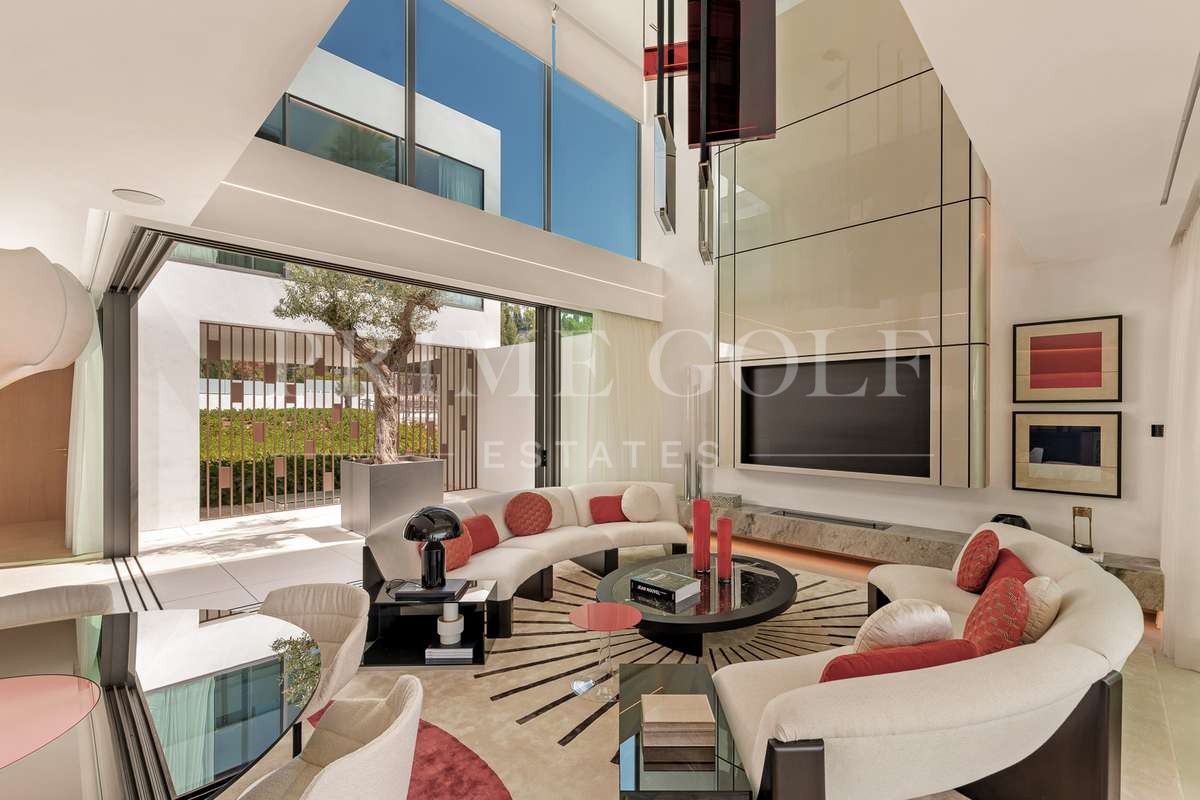 4 bed Villa For Sale in Marbella, Malaga - thumb 2