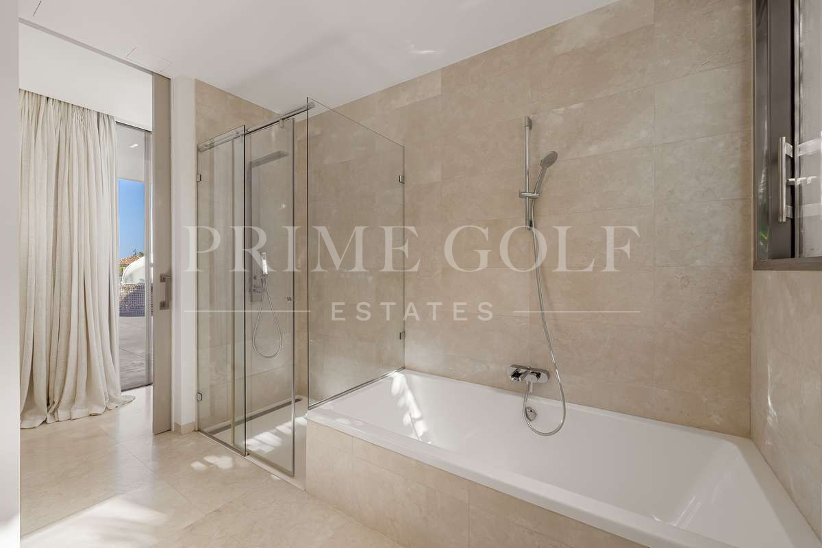 7 bed Villa For Sale in Marbella, Malaga - thumb 16