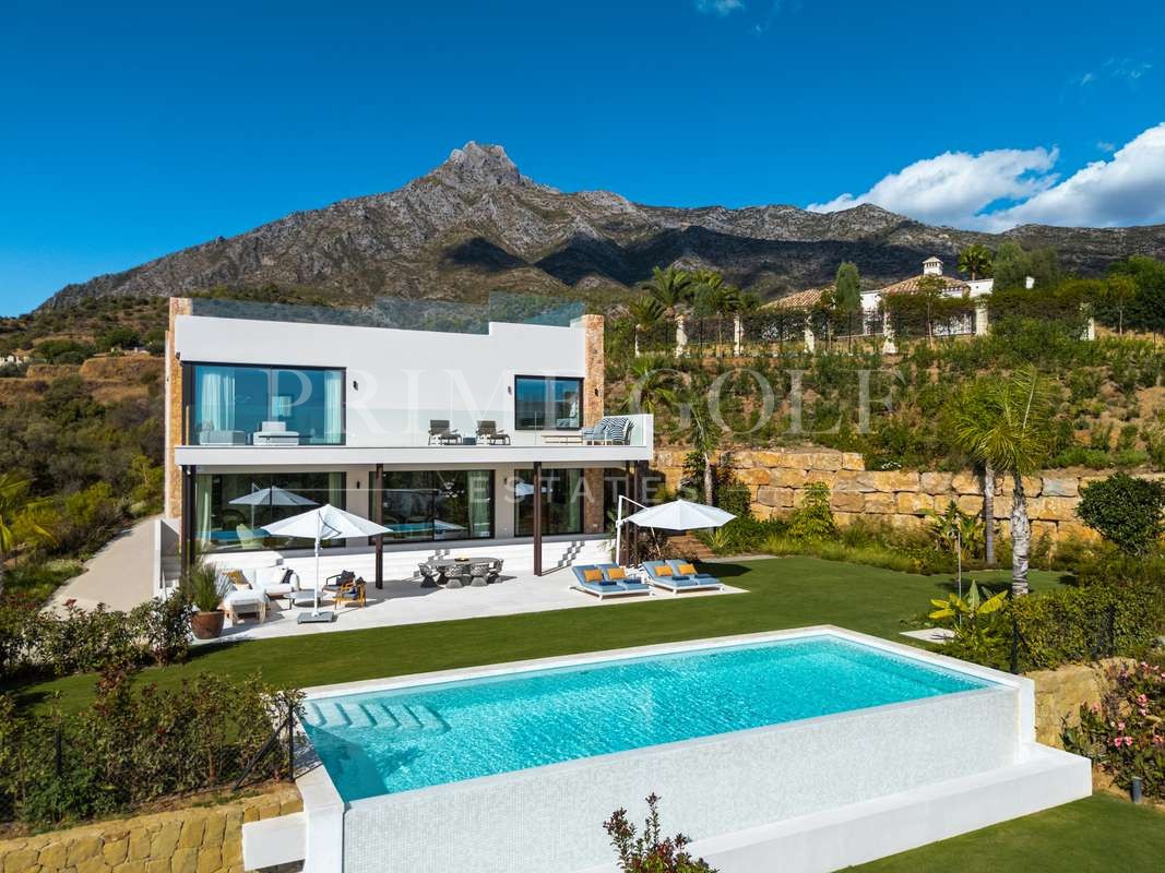 5 bed Villa For Sale in Marbella, Malaga - thumb 1