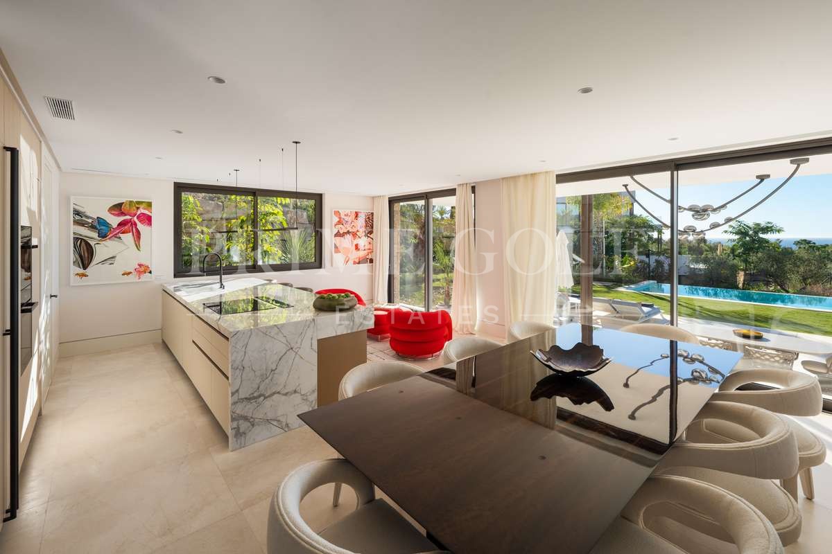 5 bed Villa For Sale in Marbella, Malaga - thumb 9