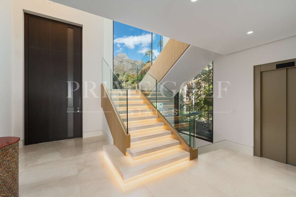 5 bed Villa For Sale in Marbella, Malaga - thumb 11