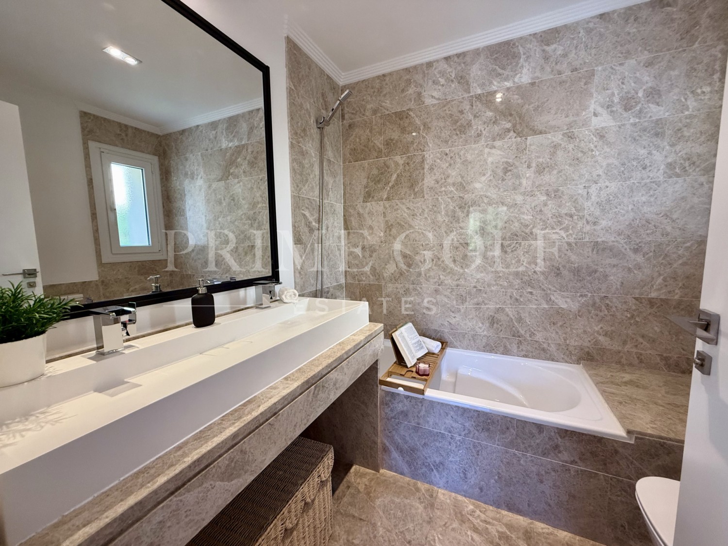 4 bed Townhouse For Sale in Marbella East, Malaga - thumb 11