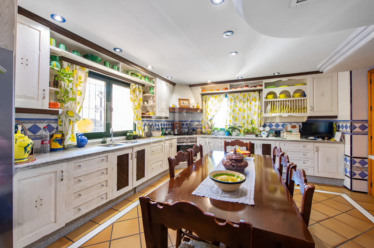 6 bed Villa For Sale in Estepona, Malaga - thumb 12