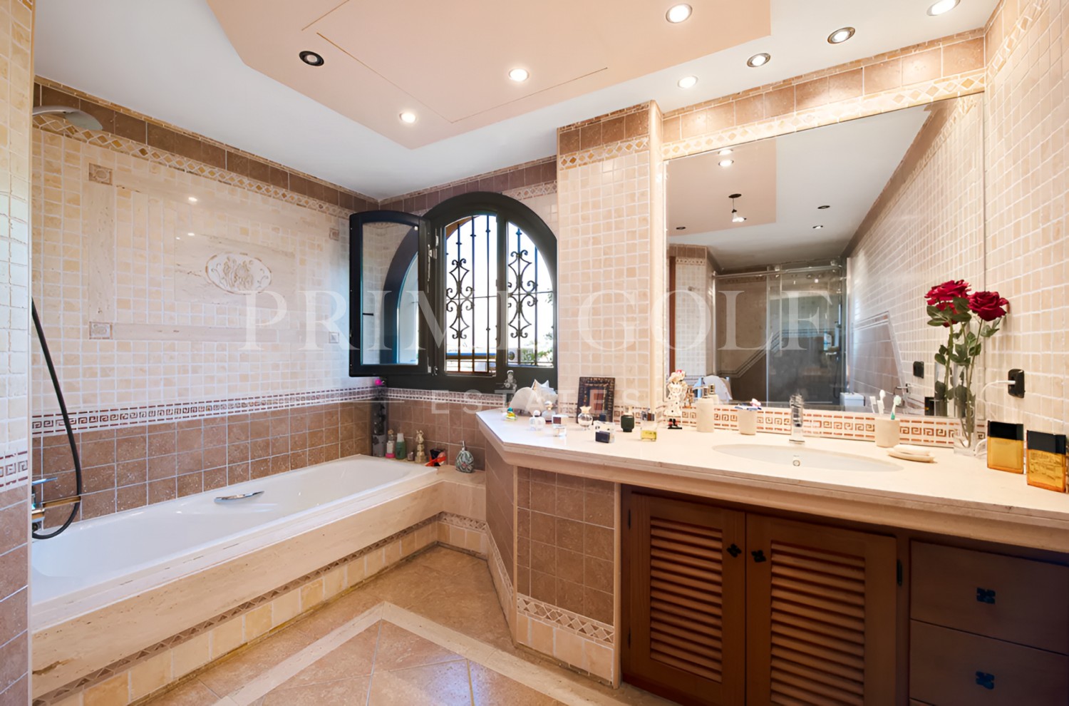 6 bed Villa For Sale in Estepona, Malaga - thumb 37