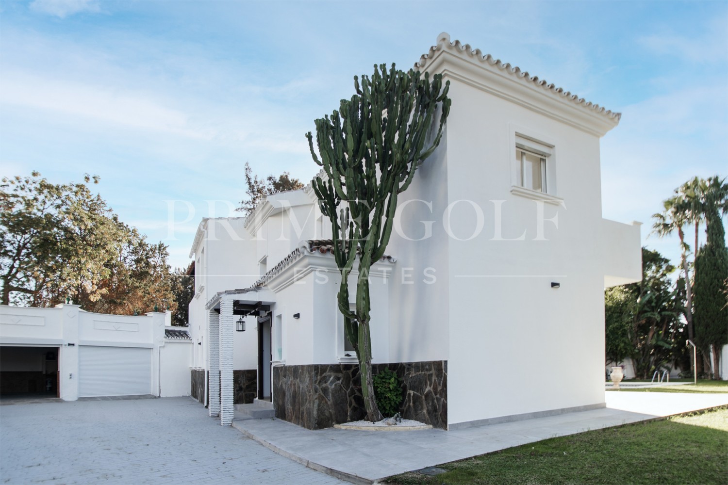 4 bed Villa For Sale in Nueva Andalucia, Malaga - thumb 2