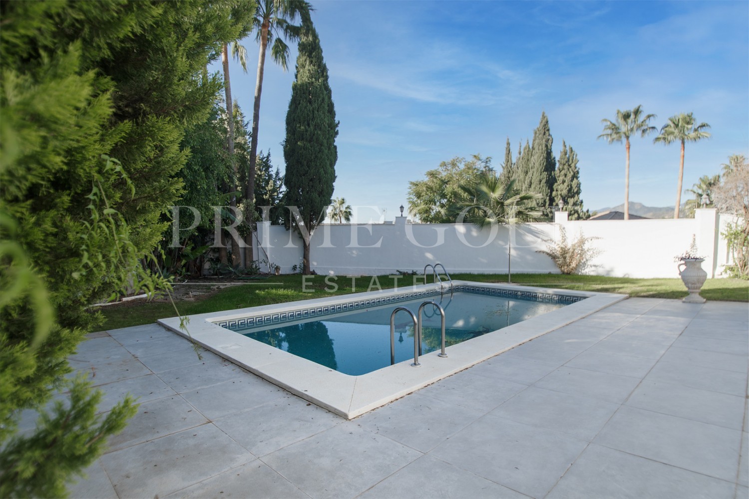 4 bed Villa For Sale in Nueva Andalucia, Malaga - thumb 4