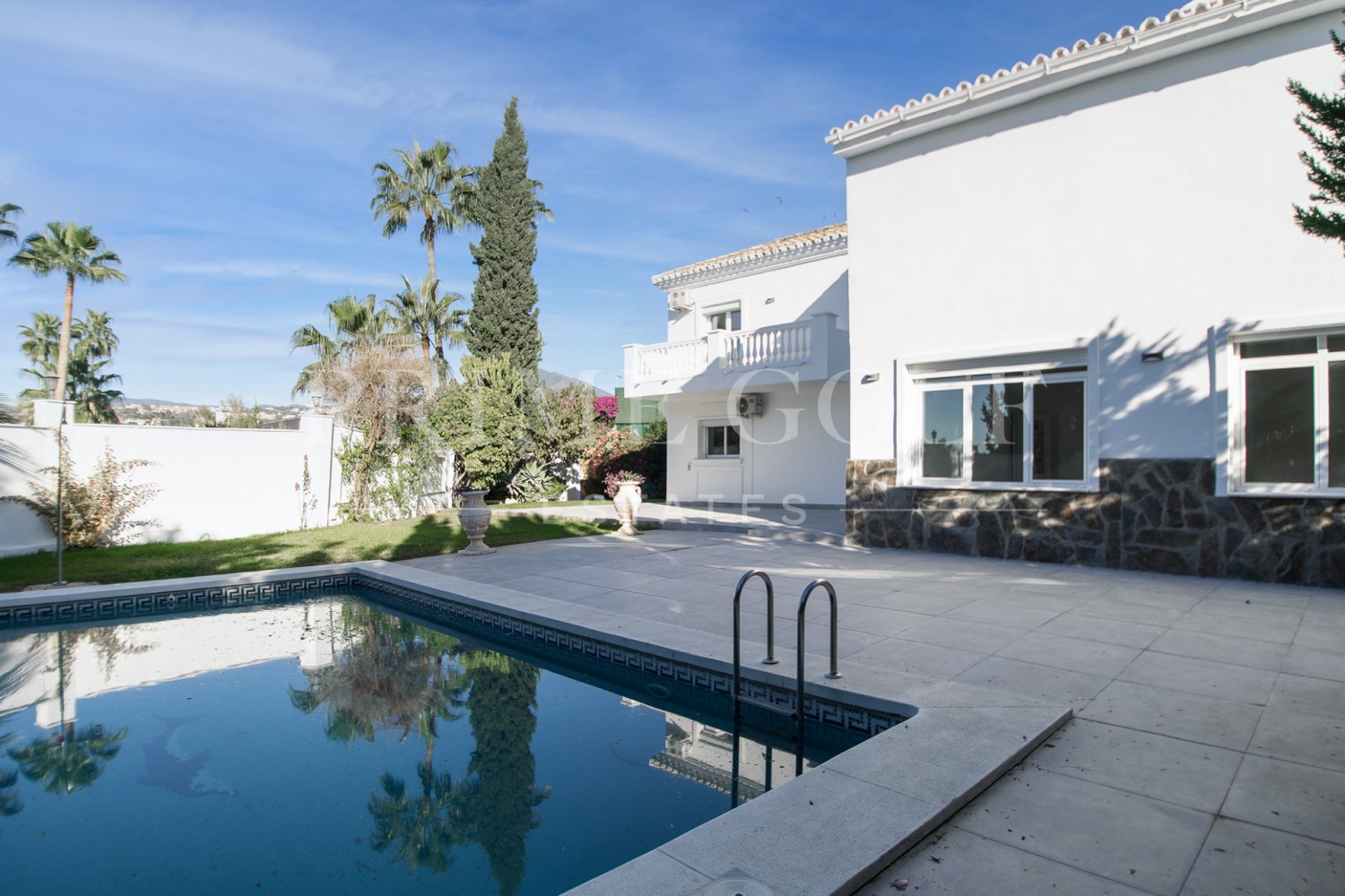 4 bed Villa For Sale in Nueva Andalucia, Malaga - thumb 5