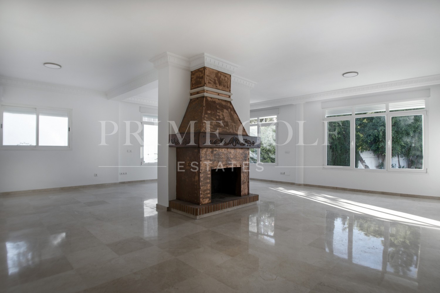 4 bed Villa For Sale in Nueva Andalucia, Malaga - thumb 7
