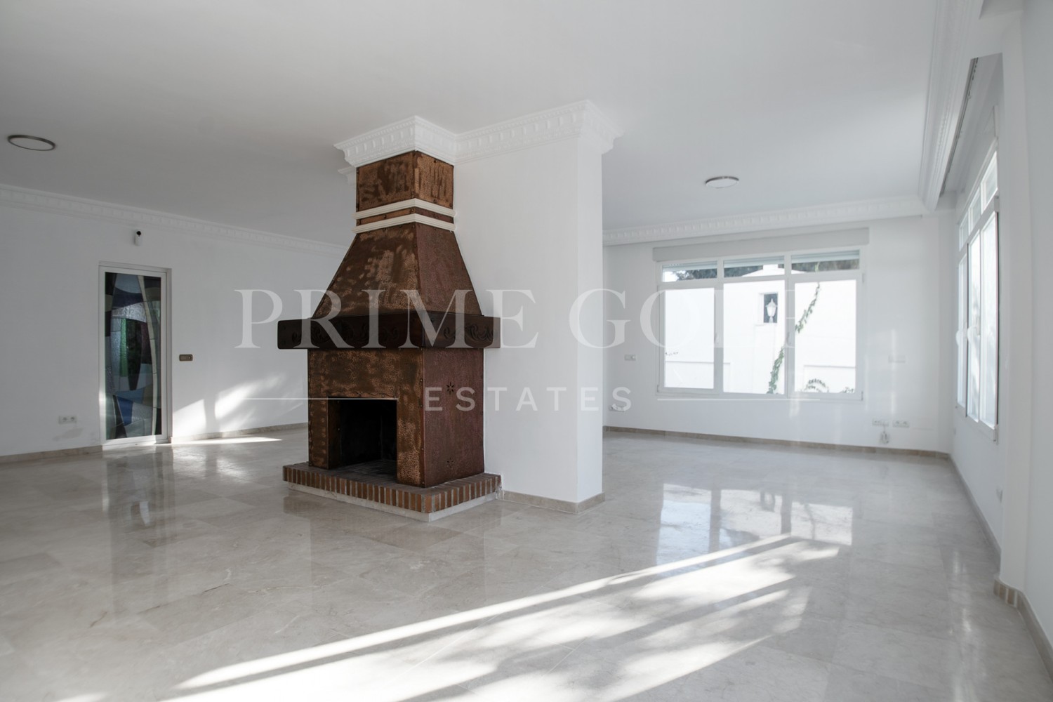 4 bed Villa For Sale in Nueva Andalucia, Malaga - thumb 8