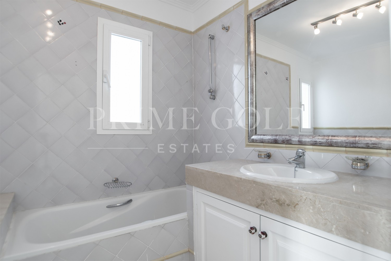 4 bed Villa For Sale in Nueva Andalucia, Malaga - thumb 20