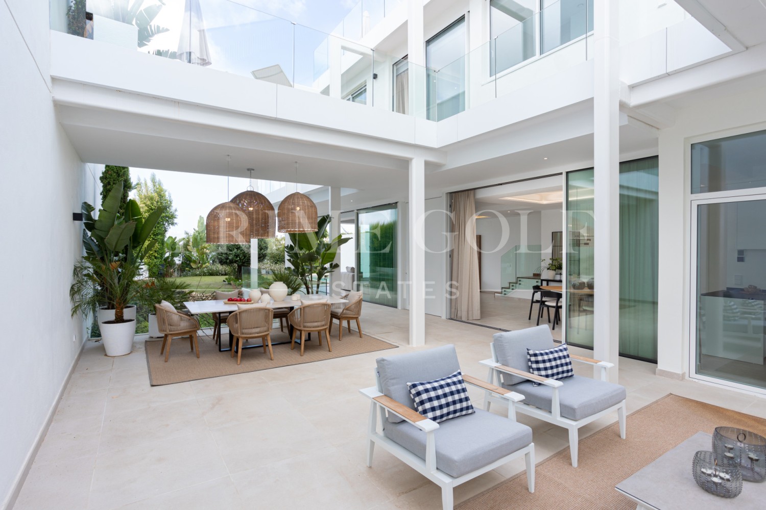 4 bed Villa For Sale in Marbella, Malaga - thumb 1
