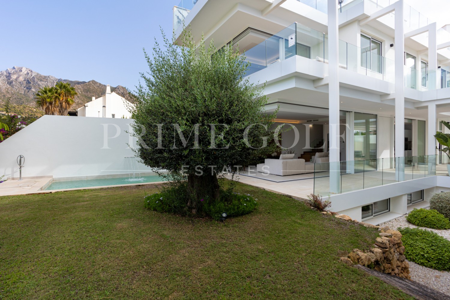 4 bed Villa For Sale in Marbella, Malaga - thumb 3