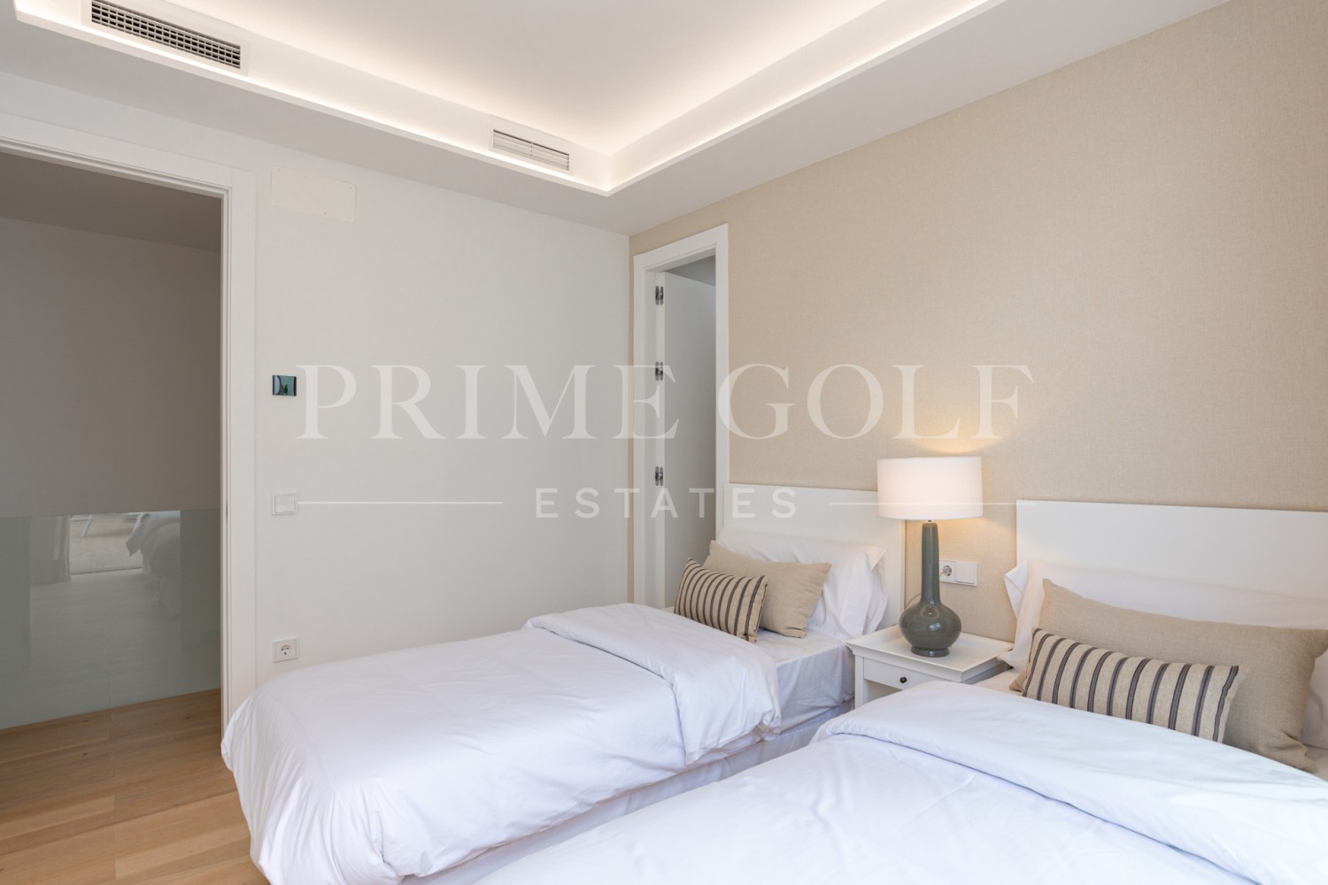4 bed Villa For Sale in Marbella, Malaga - thumb 23
