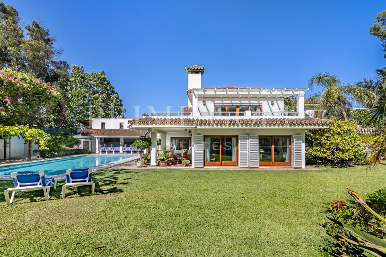 5 bed Chalet For Sale in Estepona, Malaga - thumb 1