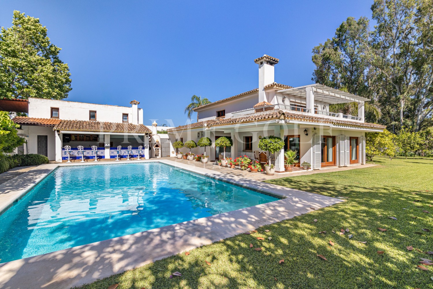 5 bed Chalet For Sale in Estepona, Malaga - thumb 2