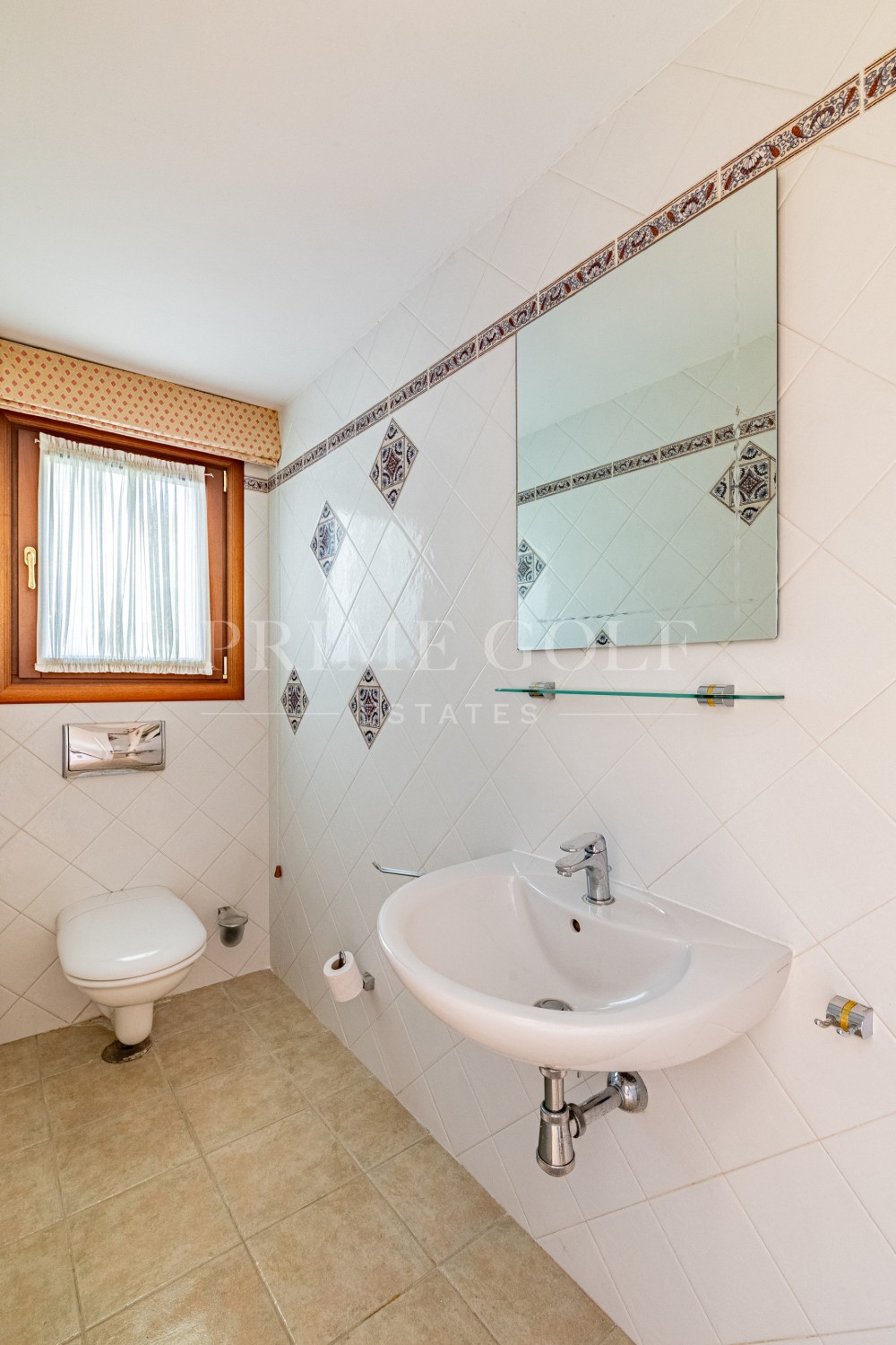 5 bed Chalet For Sale in Estepona, Malaga - thumb 6