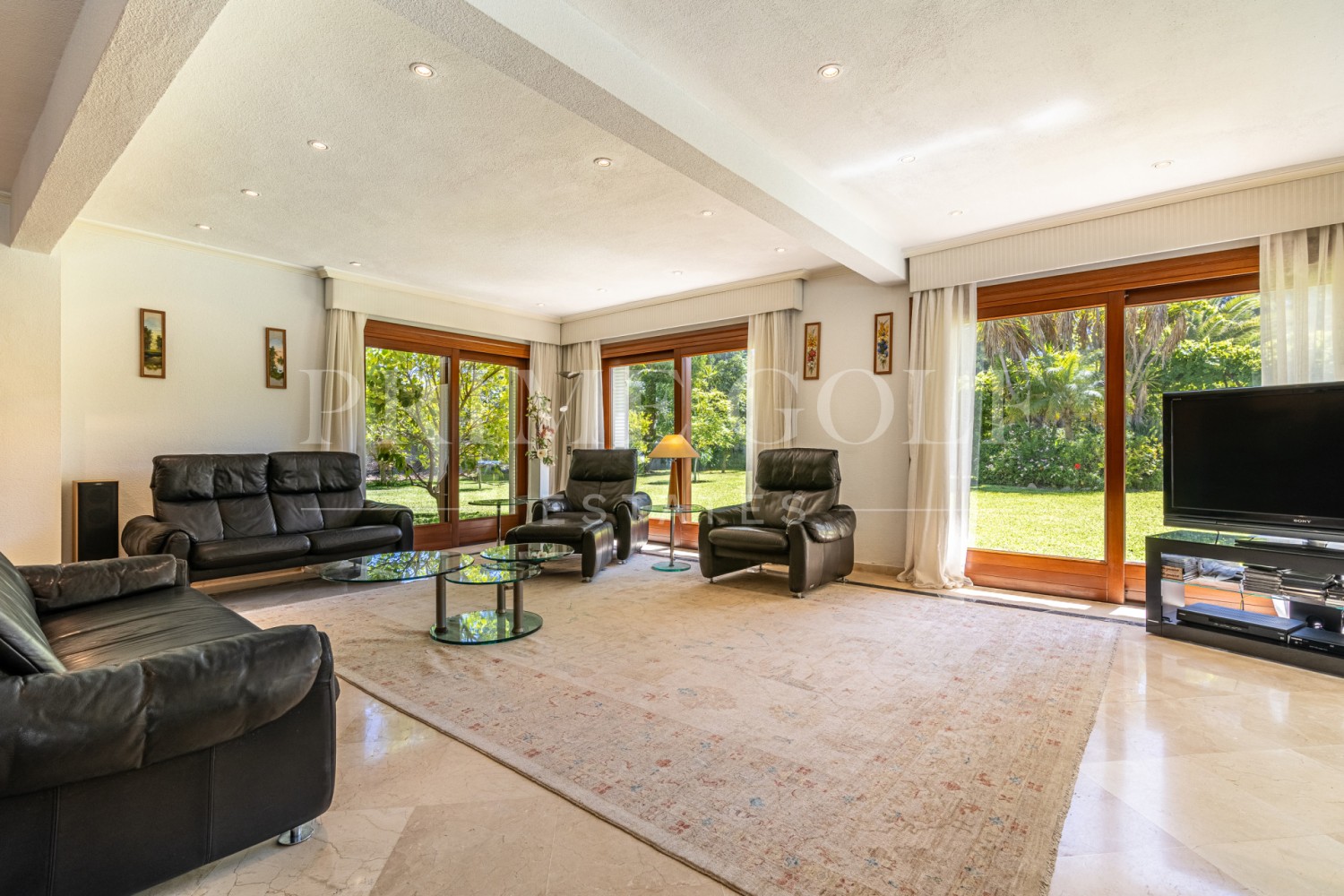 5 bed Chalet For Sale in Estepona, Malaga - thumb 9