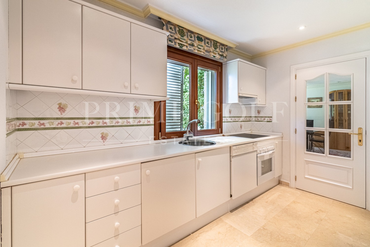 5 bed Chalet For Sale in Estepona, Malaga - thumb 13