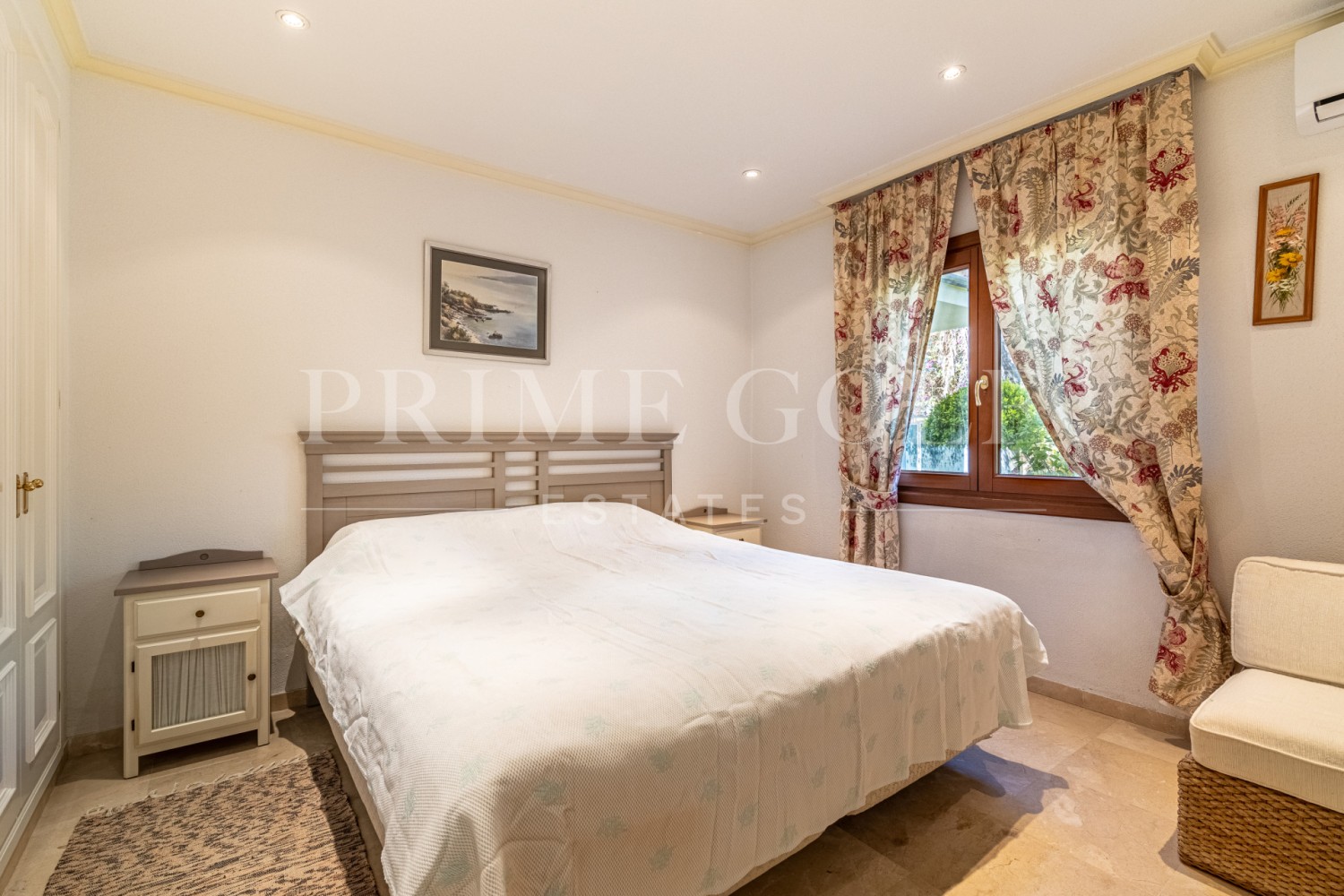 5 bed Chalet For Sale in Estepona, Malaga - thumb 14