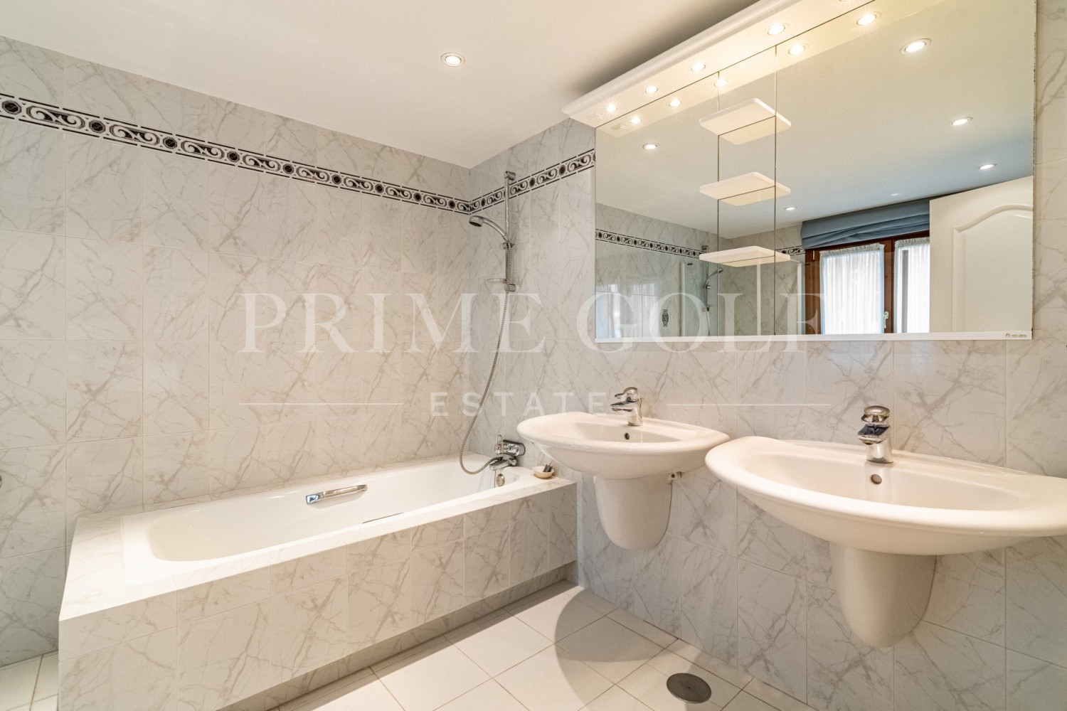 5 bed Chalet For Sale in Estepona, Malaga - thumb 15