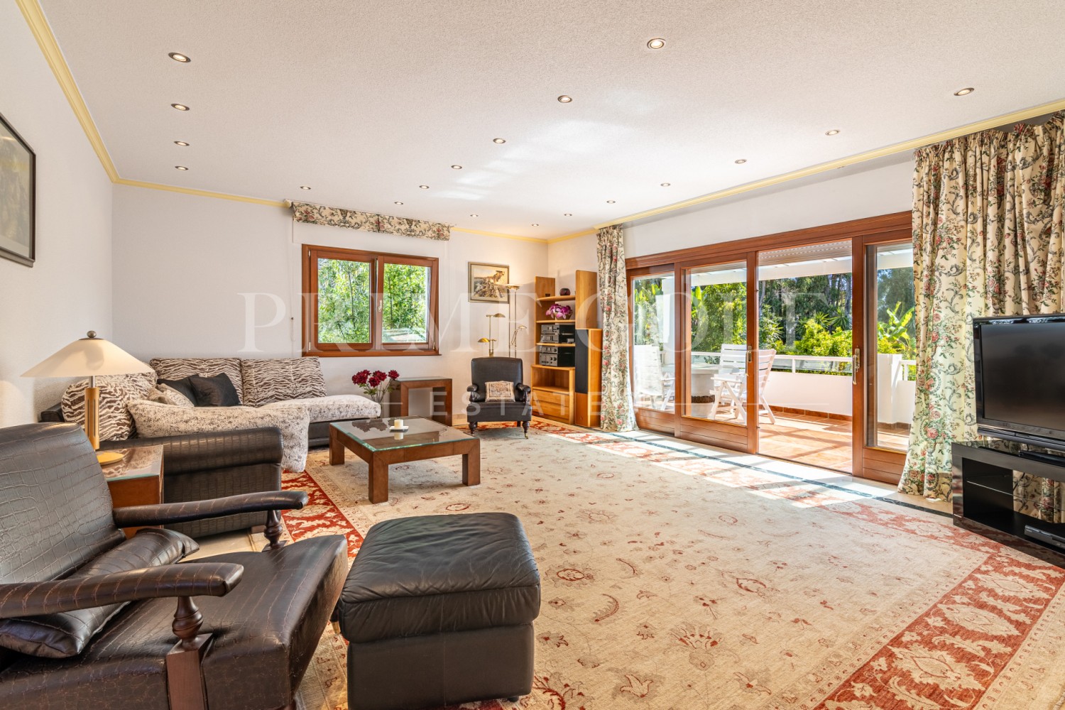 5 bed Chalet For Sale in Estepona, Malaga - thumb 18