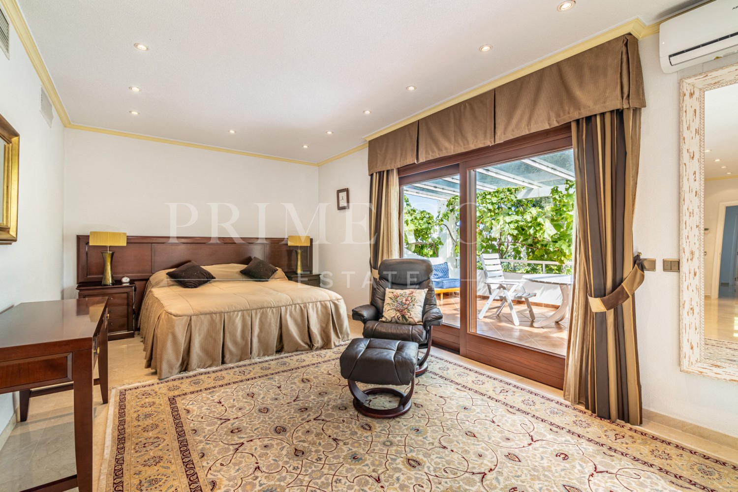 5 bed Chalet For Sale in Estepona, Malaga - thumb 26
