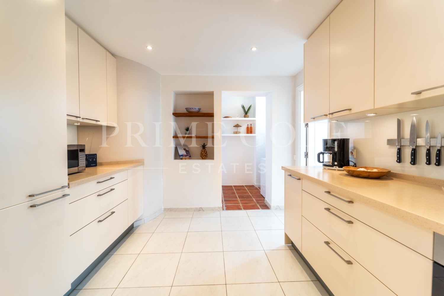 4 bed Villa For Sale in Marbella East, Malaga - thumb 23