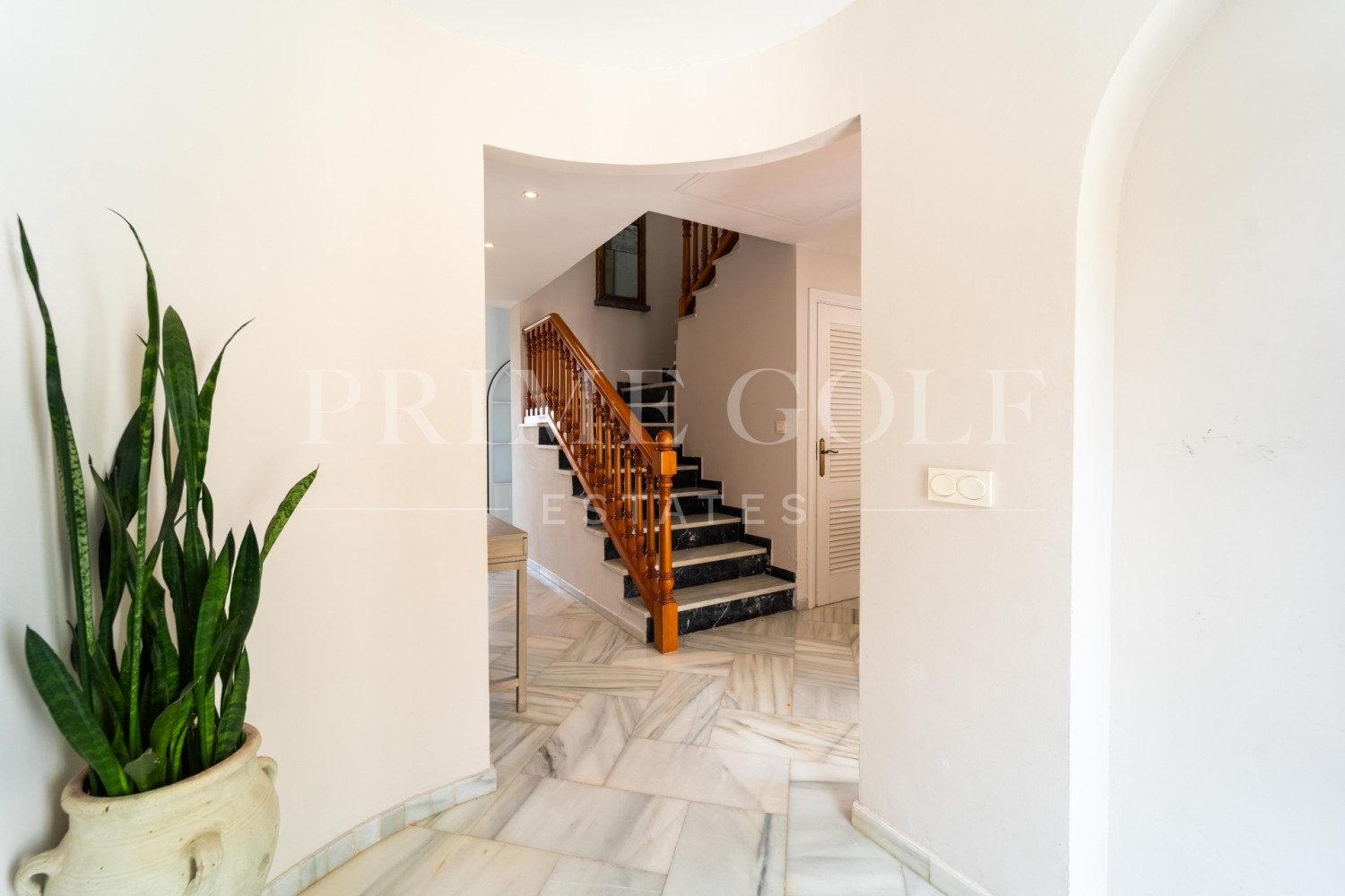 4 bed Villa For Sale in Marbella East, Malaga - thumb 27