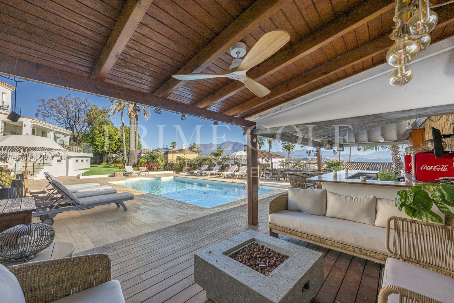 6 bed Villa For Sale in Manilva, Malaga - thumb 1