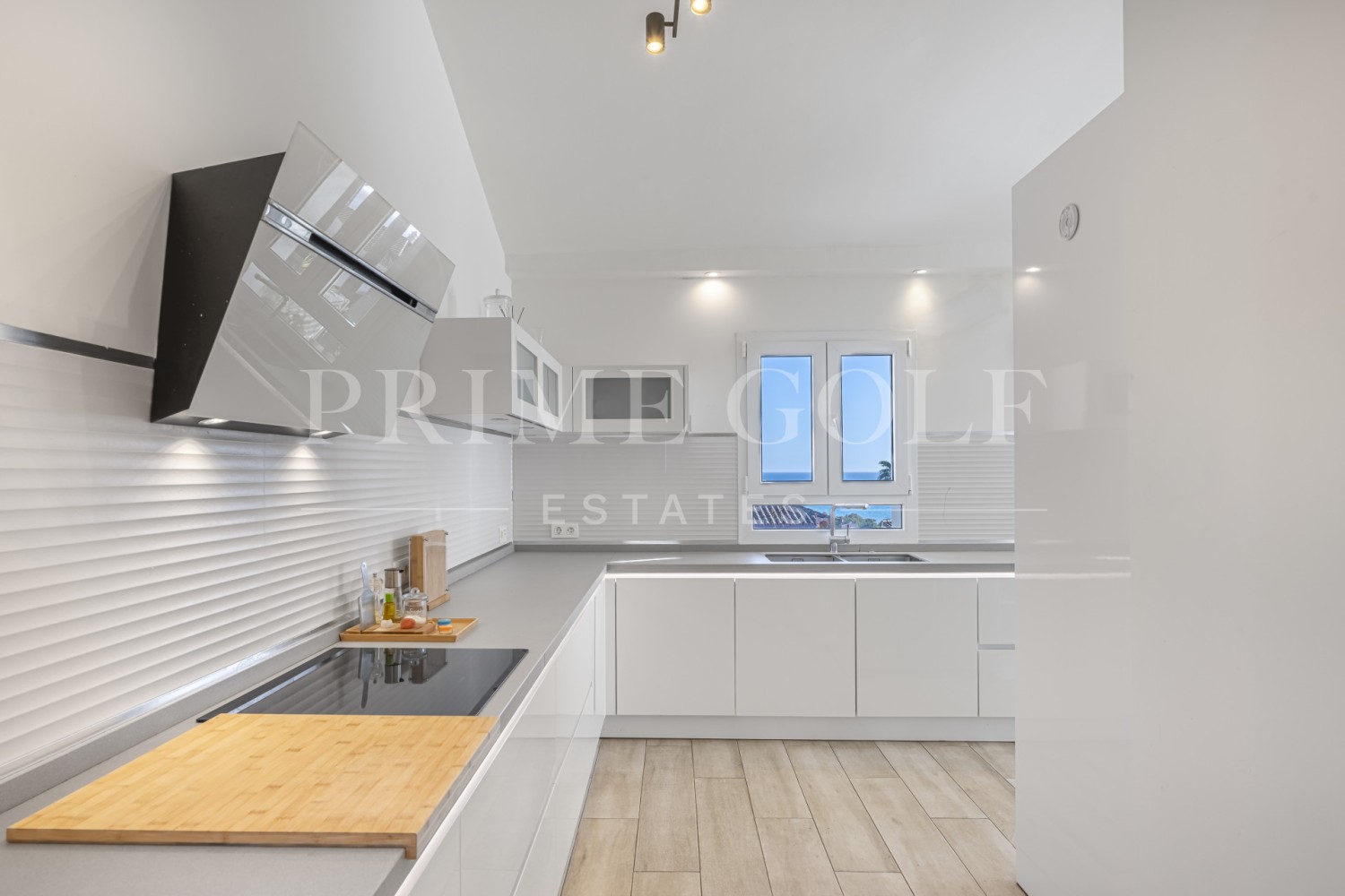 6 bed Villa For Sale in Manilva, Malaga - thumb 5