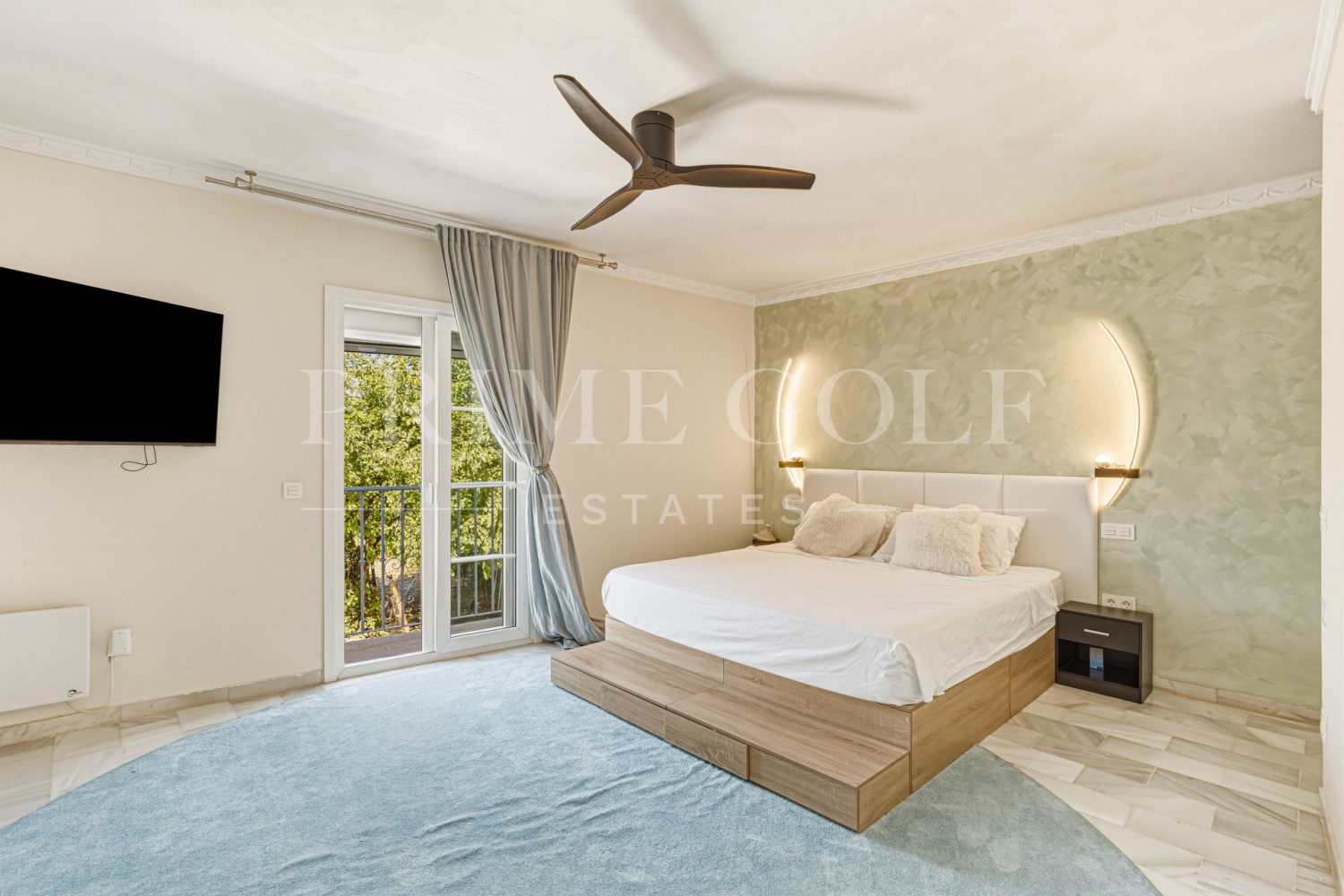 5 bed Townhouse For Sale in Estepona, Malaga - thumb 4
