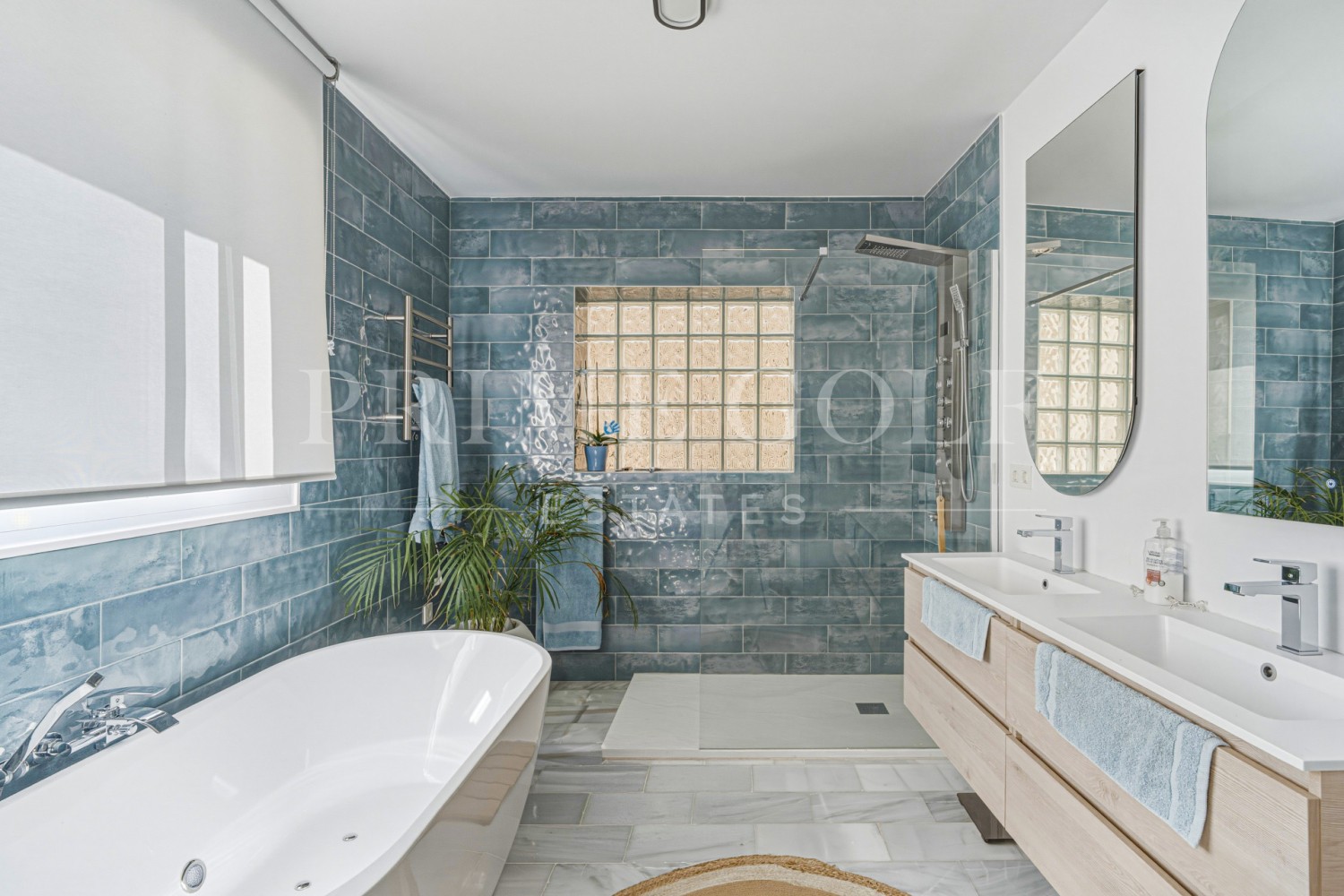 5 bed Townhouse For Sale in Estepona, Malaga - thumb 6