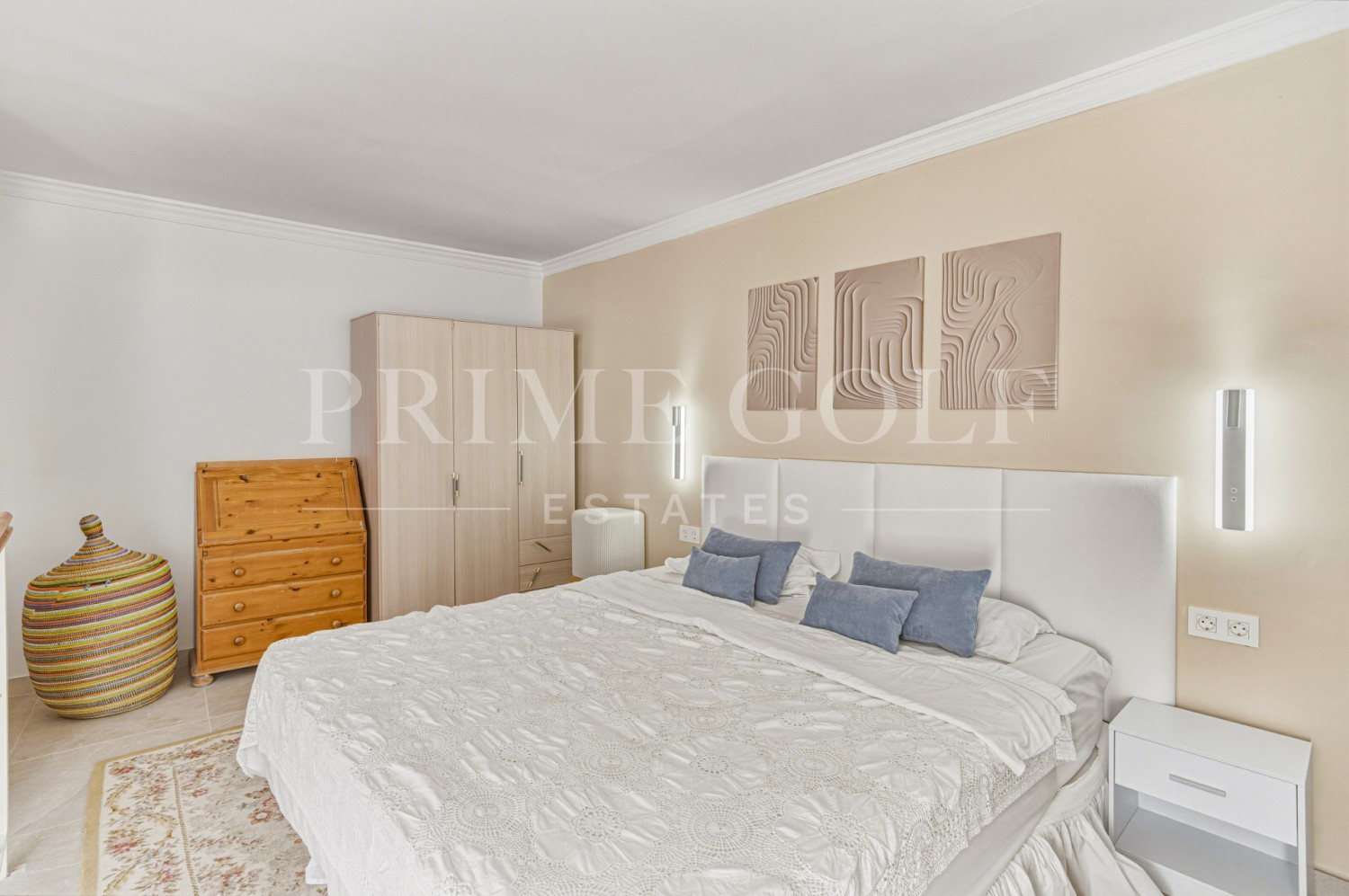5 bed Townhouse For Sale in Estepona, Malaga - thumb 7