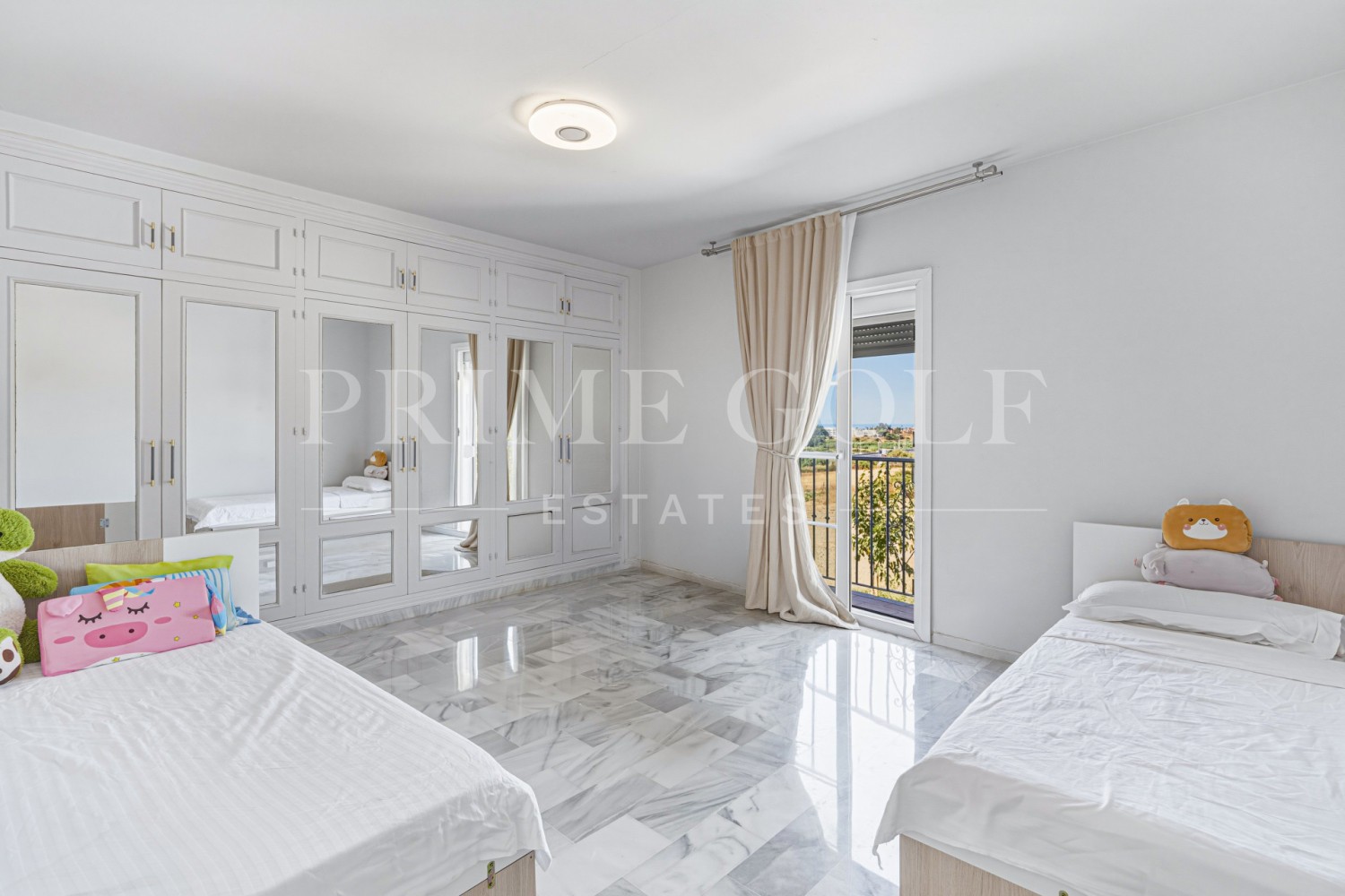 5 bed Townhouse For Sale in Estepona, Malaga - thumb 16