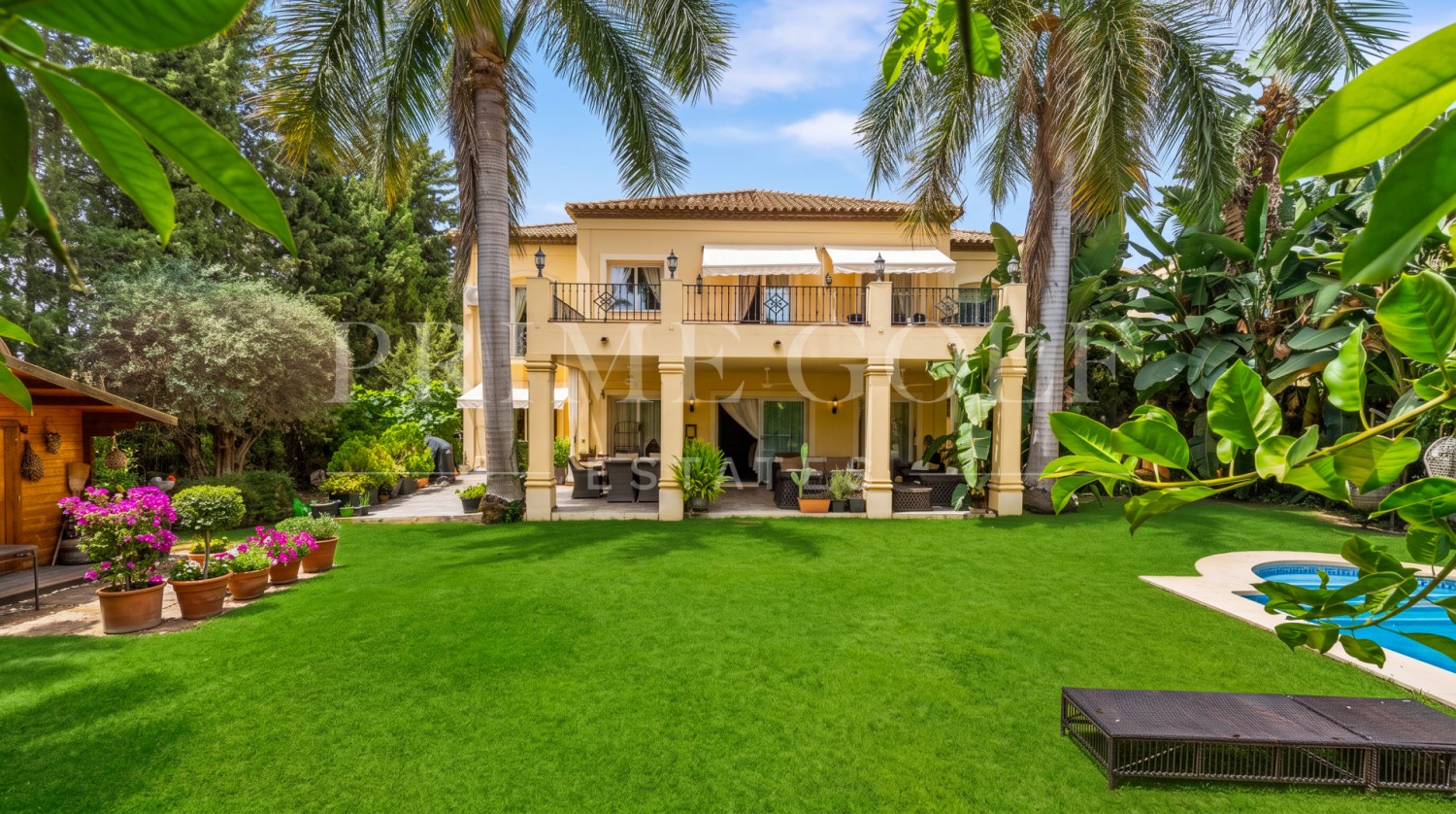 4 bed Villa For Sale in Nueva Andalucia, Malaga - thumb 1