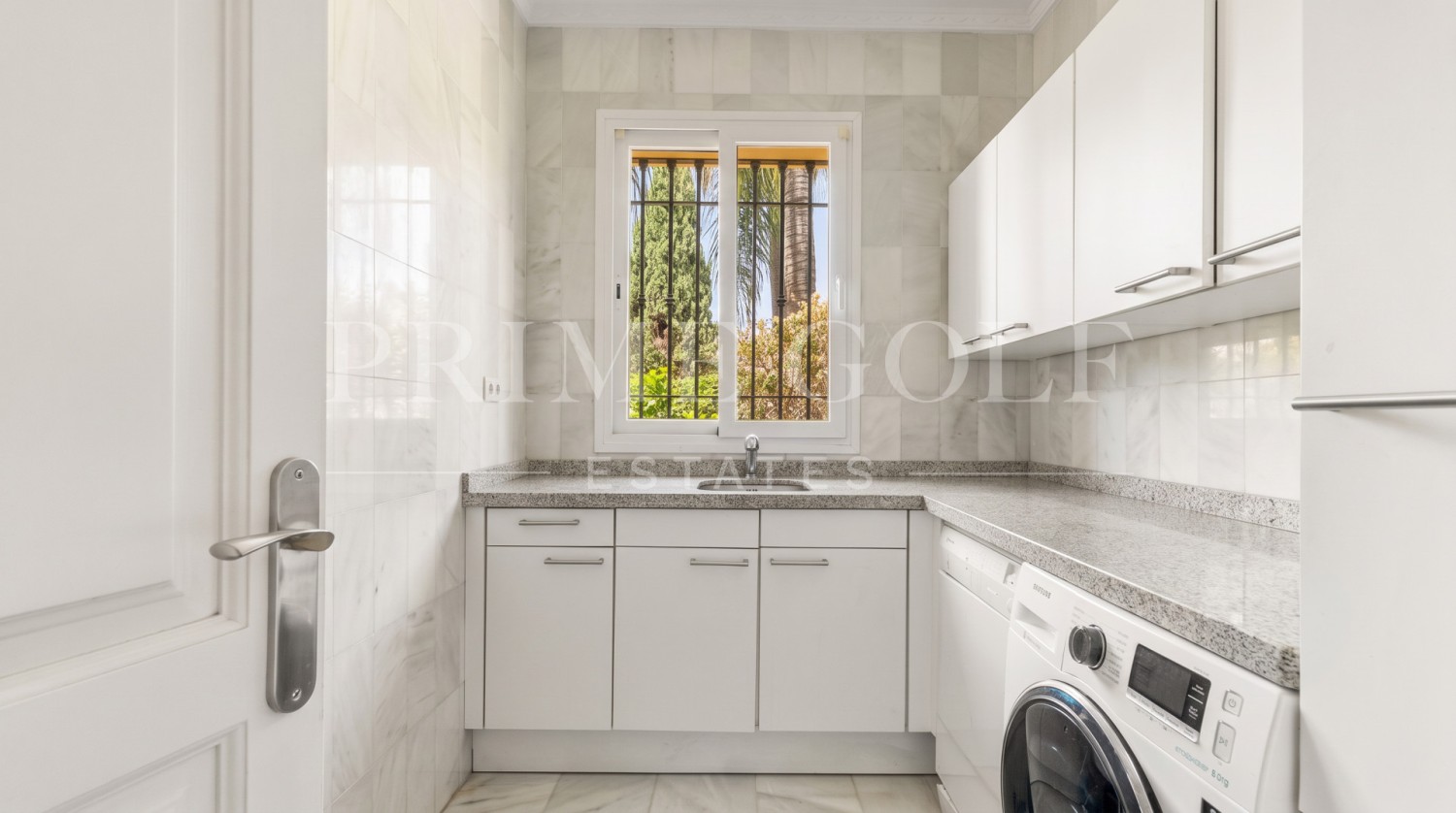 4 bed Villa For Sale in Nueva Andalucia, Malaga - thumb 11