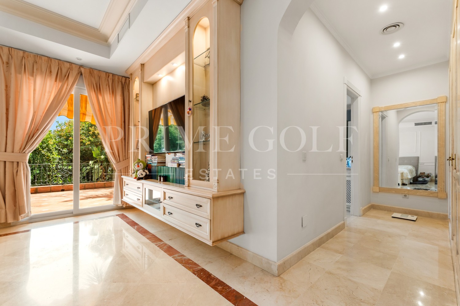 4 bed Villa For Sale in Nueva Andalucia, Malaga - thumb 15