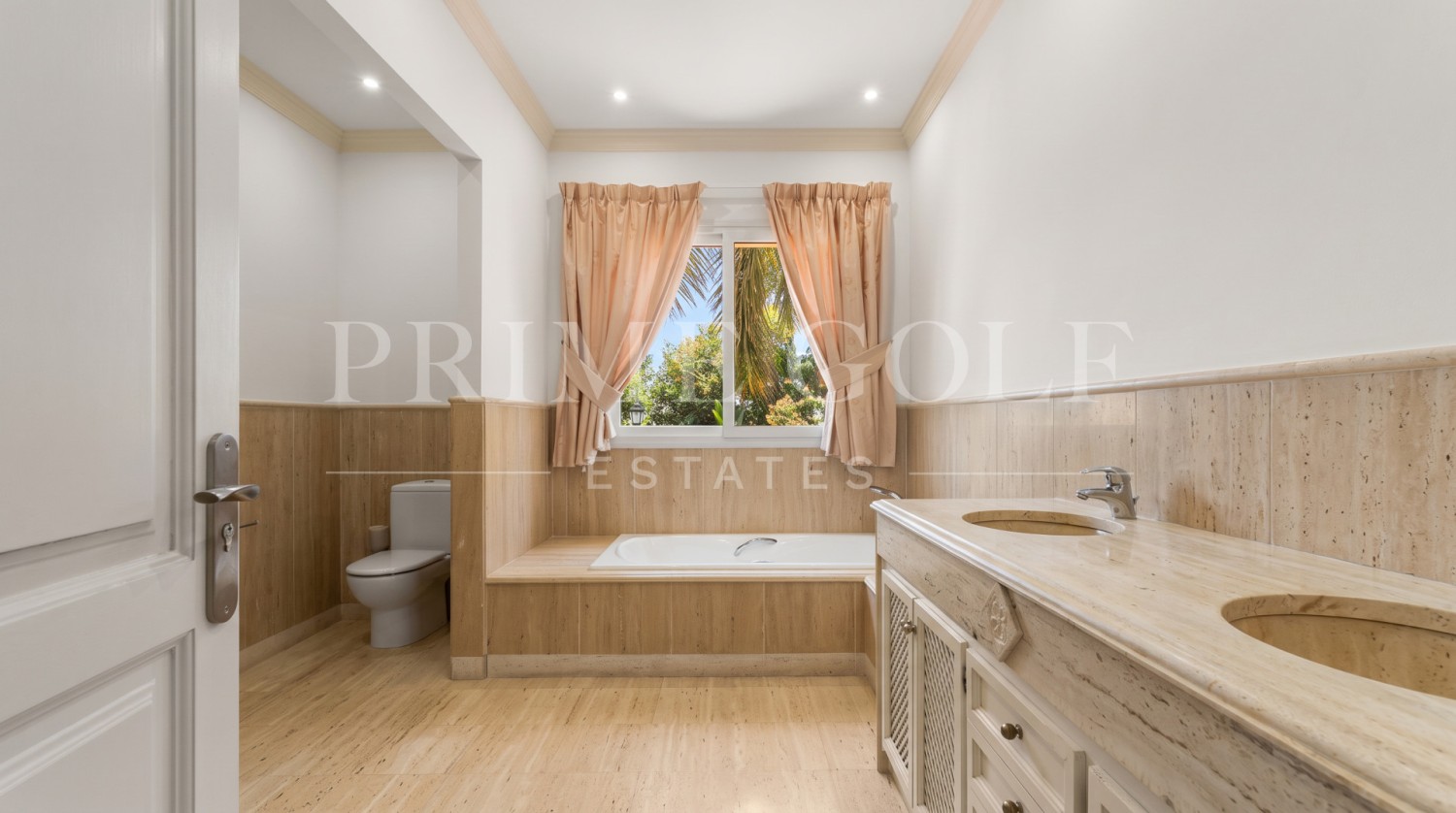 4 bed Villa For Sale in Nueva Andalucia, Malaga - thumb 26