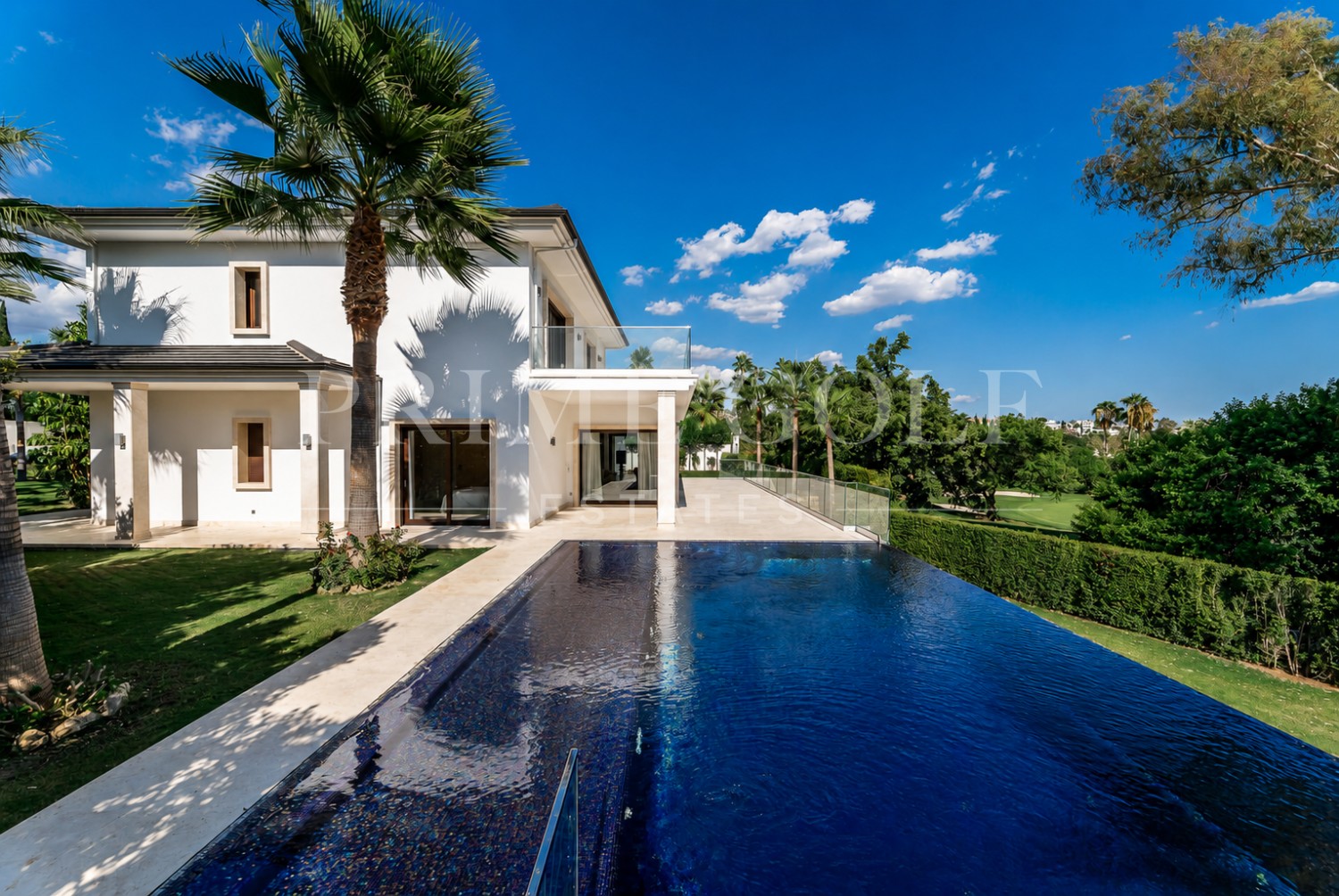 5 bed Villa For Sale in Nueva Andalucia, Malaga - thumb 2